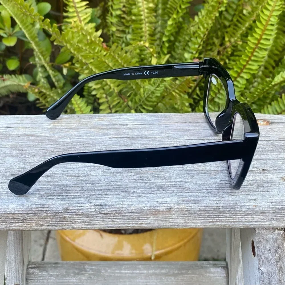New Black Cat Eye Vintage Woman's Glasses Frame Retro Classic. Comes w/dust bag.